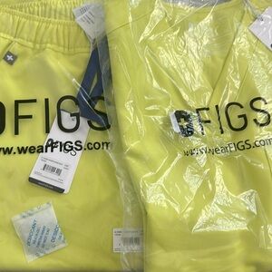 FIGS men’s XS set Serving Lime